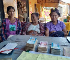 ၀မ်းတွင်းမြို့နယ် ရွဲသီး ကျေးရွာတွင် ချေးငွေကောက်ခံသည့် အစည်းအဝေးဆောင်ရွက်နေခြင်း