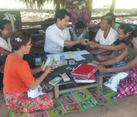 ၀မ်းတွင်းမြို့နယ် တောင်ဆည် ကျေးရွာတွင် ချေးငွေကောက်ခံသည့် အစည်းအဝေးဆောင်ရွက်နေခြင်း