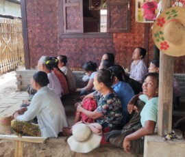 ၀မ်းတွင်းမြို့နယ် ခင်ကြီးကျေးရွာတွင် ချေးငွေထုတ်ပေးခြင်းအစည်းအဝေး ဆောင်ရွက်နေခြင်း