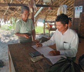 ၀မ်းတွင်းမြို့နယ် အိုင်သာကျေးရွာတွင် ချေးငွေကောက်ခံသည့် အစည်းအဝေးဆောင်ရွက်နေခြင်း