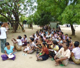 ၀မ်းတွင်းမြို့နယ် ဆူးပန်းကျေးရွာတွင် အသင်းသားအသစ်များအား ငွေကြေးစီမံခန့်ခွဲမှုဆိုင်ရာ အသိပညာပေးသင်တန်းပေးနေခြင်း